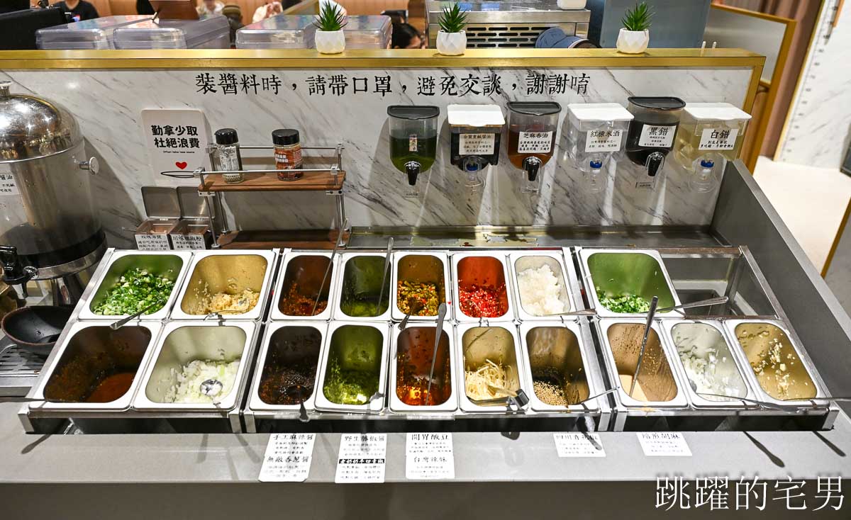 [花蓮美食]火鍋世家花蓮國聯店-必吃新鮮海鮮鍋，滿滿的蝦子超級爽，雞蛋、自助吧免費取用，花蓮火鍋推薦