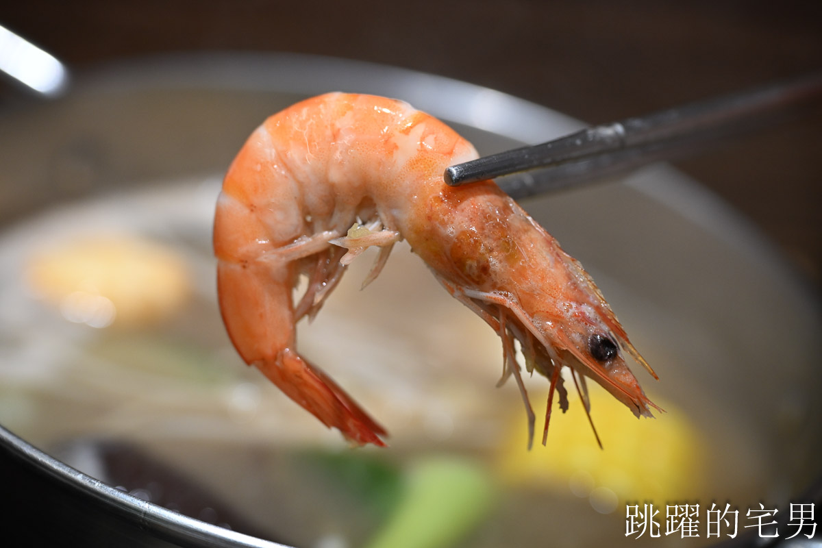 [花蓮美食]火鍋世家花蓮國聯店-必吃新鮮海鮮鍋，滿滿的蝦子超級爽，雞蛋、自助吧免費取用，花蓮火鍋推薦