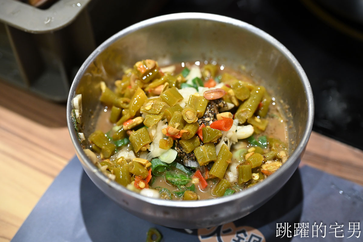 [花蓮美食]火鍋世家花蓮國聯店-必吃新鮮海鮮鍋，滿滿的蝦子超級爽，雞蛋、自助吧免費取用，花蓮火鍋推薦