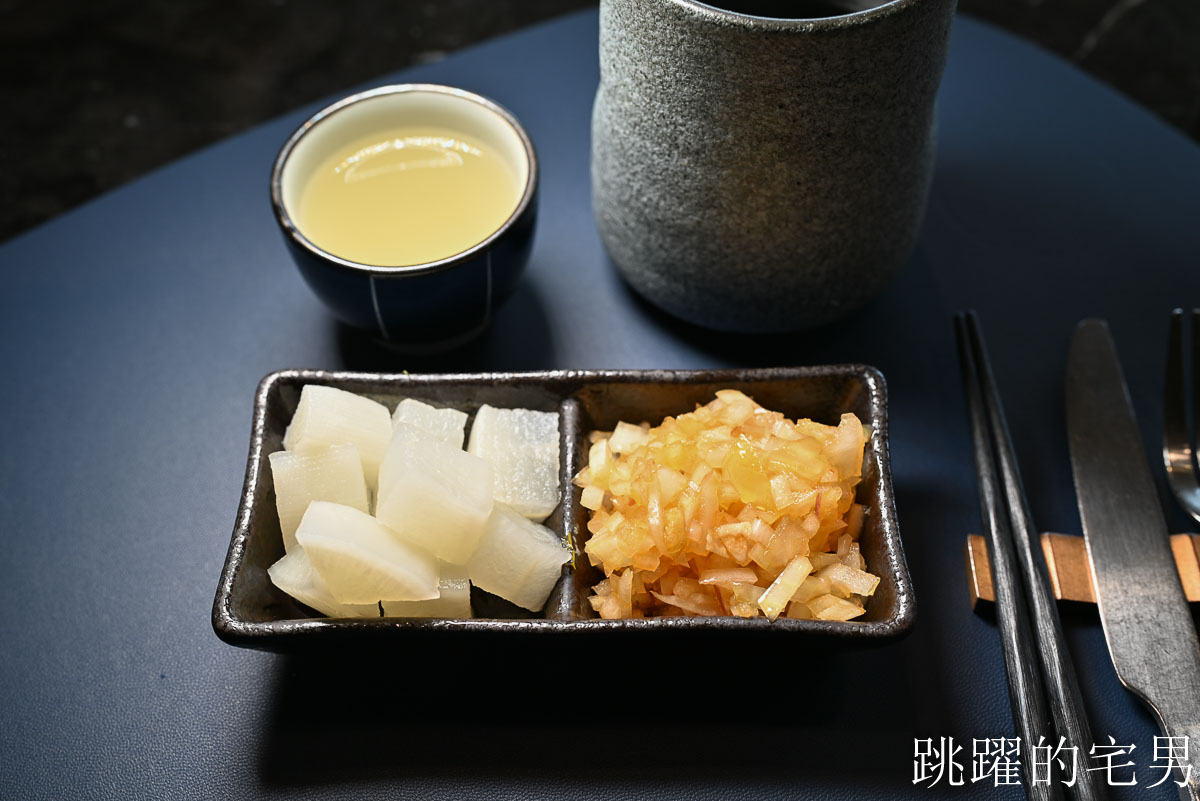 [台北景觀餐廳]明水然・樂-淡水景觀店-捷運走路5分鐘即可到，台北約會餐廳推薦，山景絕美景色心曠神怡，連續三年『此生必嚐十大高CP值無菜單鐵板燒！』網路溫度計冠軍，淡水景觀餐廳推薦