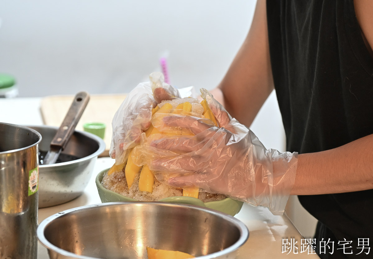 [花蓮冰店]凍涼小舖-季節限定超巨芒果冰還能免費加冰糖水煉乳，粉圓冰只要30元有夠爽