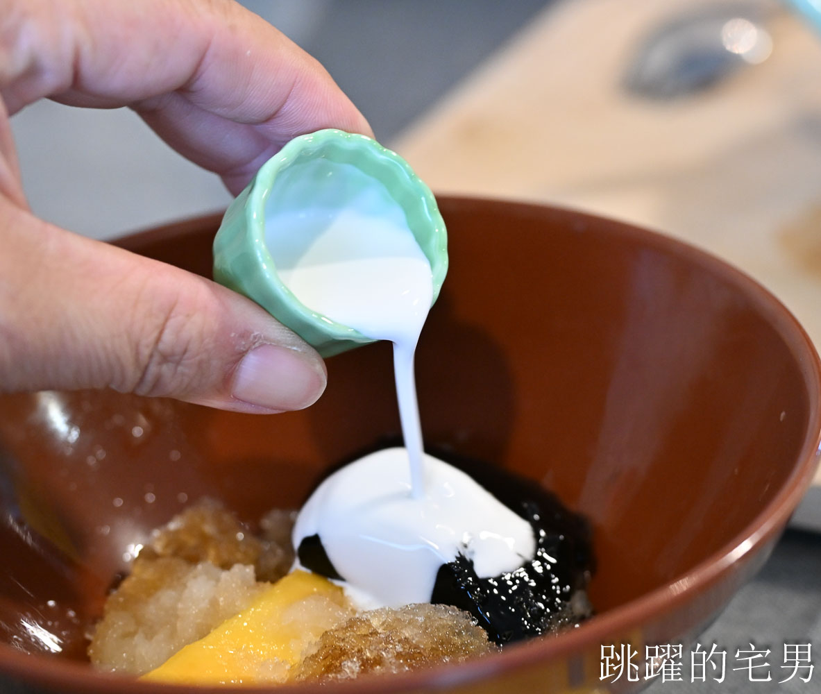 [花蓮冰店]凍涼小舖-季節限定超巨芒果冰還能免費加冰糖水煉乳，粉圓冰只要30元有夠爽