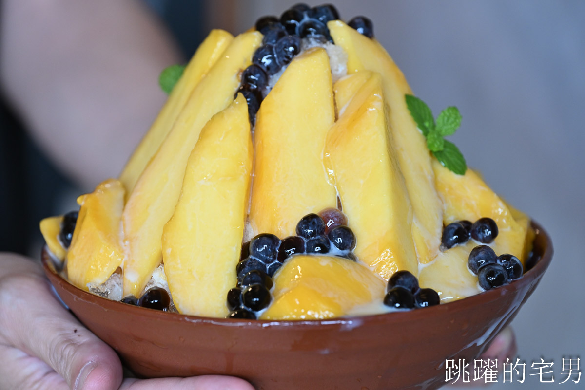 [花蓮冰店]凍涼小舖-季節限定超巨芒果冰還能免費加冰糖水煉乳，粉圓冰只要30元有夠爽