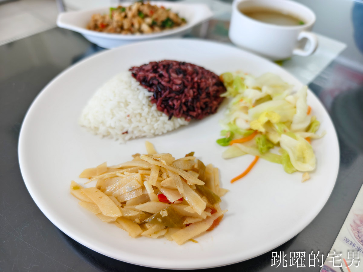 [花蓮美食]滇緬玉-花蓮滇緬餐廳必點大薄片，口感Q彈鮮嫩，但是好清淡啊?