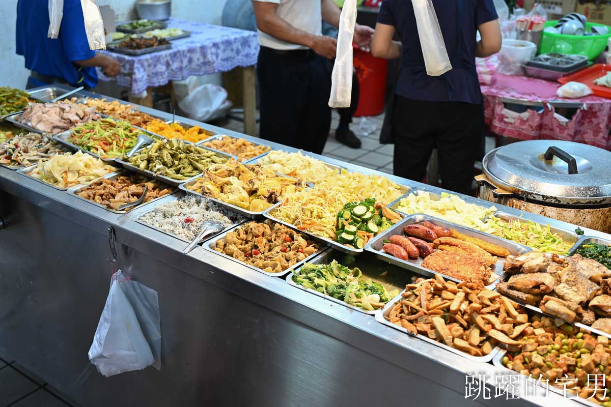 [吉安早餐]老戴自助餐-早餐就能吃到30幾道清粥小菜自助餐也太開心，地瓜粥、麵飯通通有，開到中午，花蓮早餐，仁里市場美食