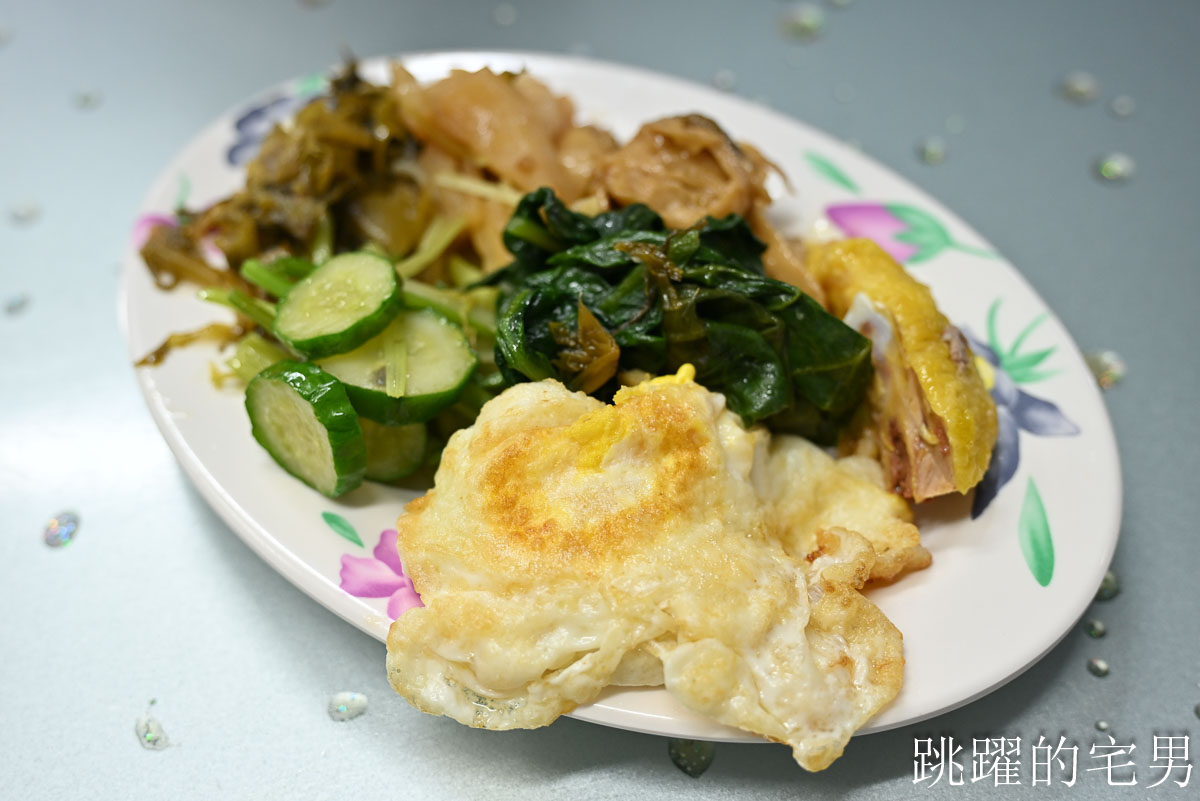 [吉安早餐]老戴自助餐-早餐就能吃到30幾道清粥小菜自助餐也太開心，地瓜粥、麵飯通通有，開到中午，花蓮早餐，仁里市場美食