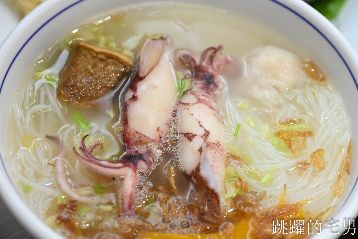 [花蓮美食]歐桑米粉湯-浮誇滷肉飯居然有蝦子牡蠣有夠奢，多樣熱炒下午有營業每天生意好到爆