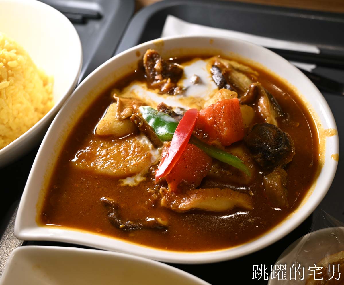 [花蓮美食]咖多喜咖哩-花蓮咖哩南洋風滋味濃郁，空間舒服好聊天還有飲料暢飲，提供素食&兒童餐