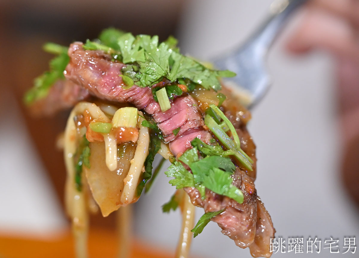 [花蓮美食]來來牛排-連香菜控都震驚了「香菜山蓋滿整塊肉」吃完直接變成香菜的形狀，花蓮牛排