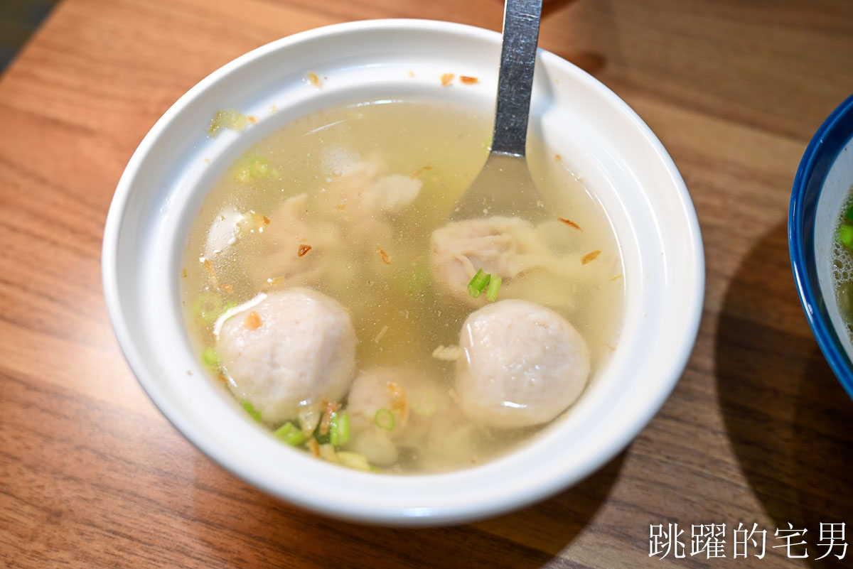 [羅東美食]上品佑食堂-40年羅東小吃推薦溫體超厚嫩豬排＋炸蛋滷肉飯，空間舒服下午有營業，小朋友送造型氣球好貼心