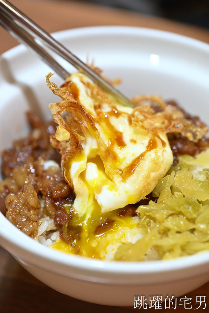 [羅東美食]上品佑食堂-40年羅東小吃推薦溫體超厚嫩豬排＋炸蛋滷肉飯，空間舒服下午有營業，小朋友送造型氣球好貼心