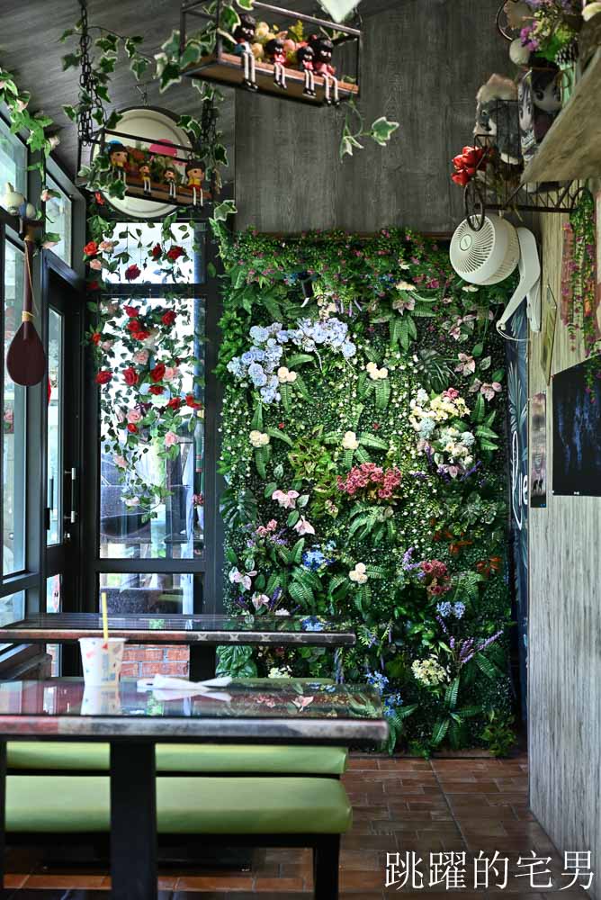 [花蓮秀林早餐]早醒早餐店-大片綠色植栽映入眼簾，秀林部落裡悠閒早午餐，阿嬤ㄟ炒麵、起司蛋餅必點