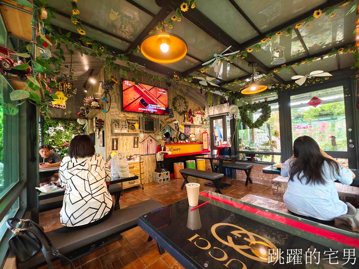 [花蓮秀林早餐]早醒早餐店-大片綠色植栽映入眼簾，秀林部落裡悠閒早午餐，阿嬤ㄟ炒麵、起司蛋餅必點