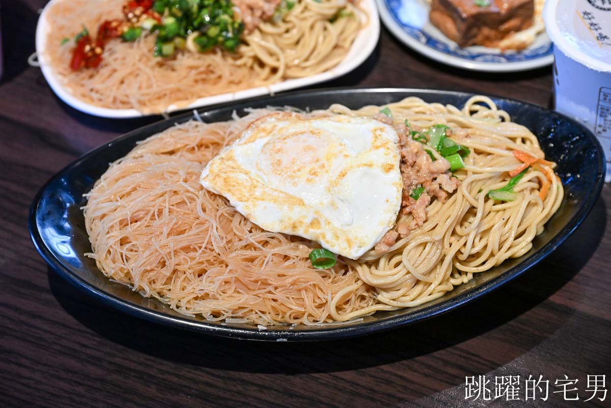 [花蓮早餐]黃家早午餐-多到吃不完，花蓮炒麵大份量很誇張，辣菜脯、韭菜超多種醬料加到爽，吉安早餐