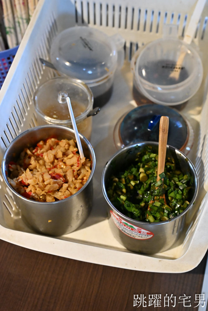 [花蓮早餐]黃家早午餐-多到吃不完，花蓮炒麵大份量很誇張，辣菜脯、韭菜超多種醬料加到爽，吉安早餐
