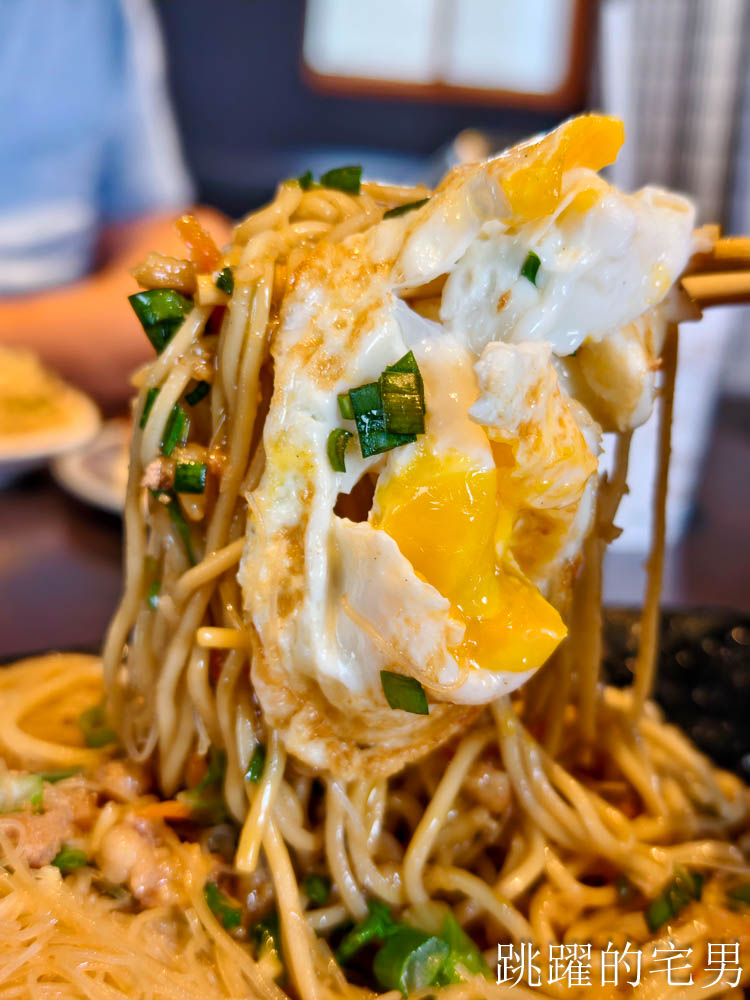 [花蓮早餐]黃家早午餐-多到吃不完，花蓮炒麵大份量很誇張，辣菜脯、韭菜超多種醬料加到爽，吉安早餐