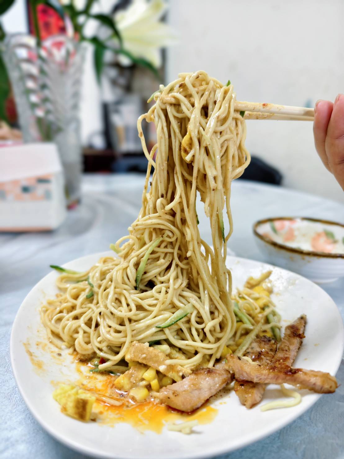 [花蓮早餐]華廈美而美德安店-現點現炒大份量炒麵，還有加厚肉排太犯規啦! 米粉羹、抓餅、法式吐司必須吃起來