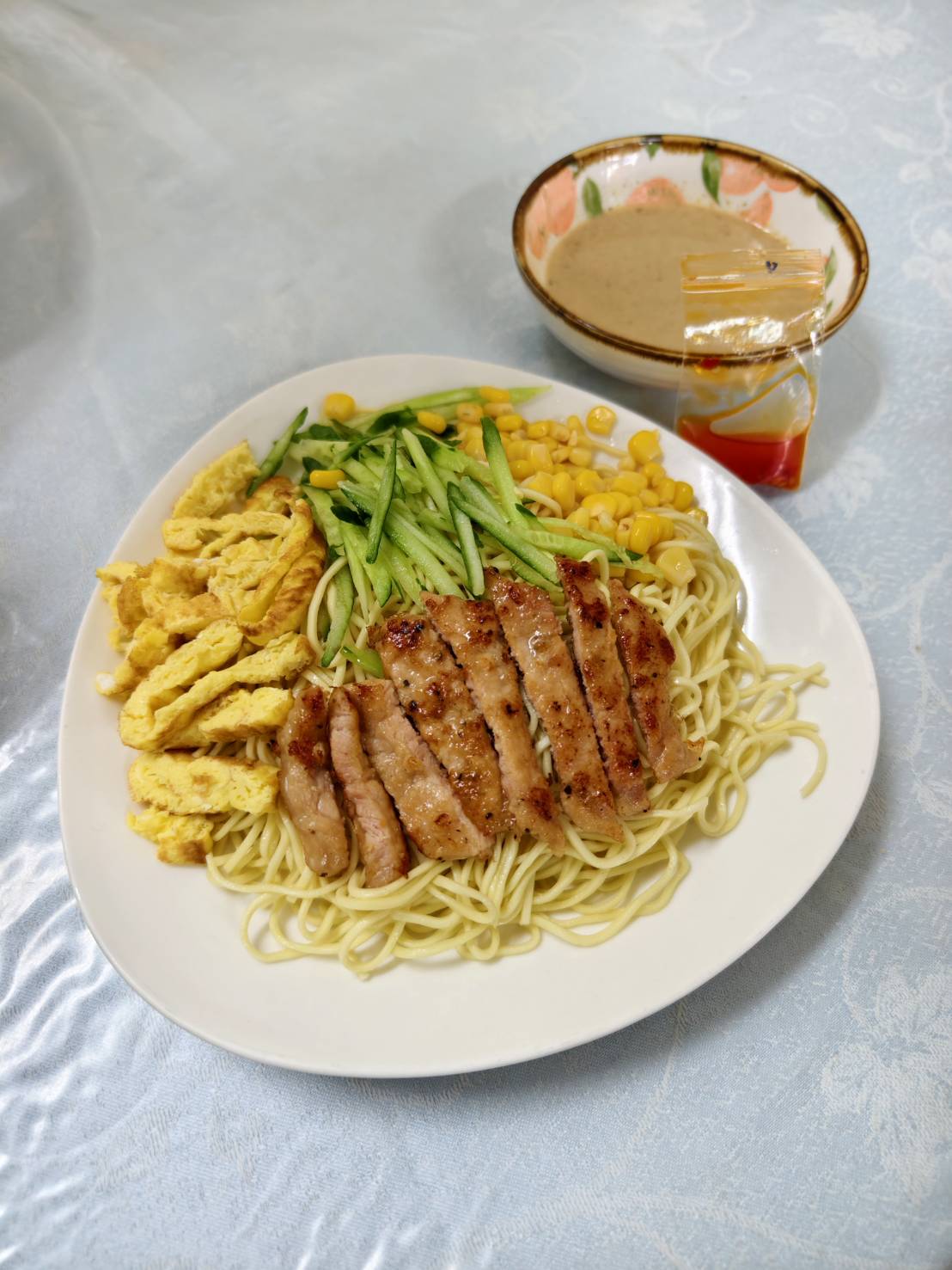 [花蓮早餐]華廈美而美德安店-現點現炒大份量炒麵，還有加厚肉排太犯規啦! 米粉羹、抓餅、法式吐司必須吃起來