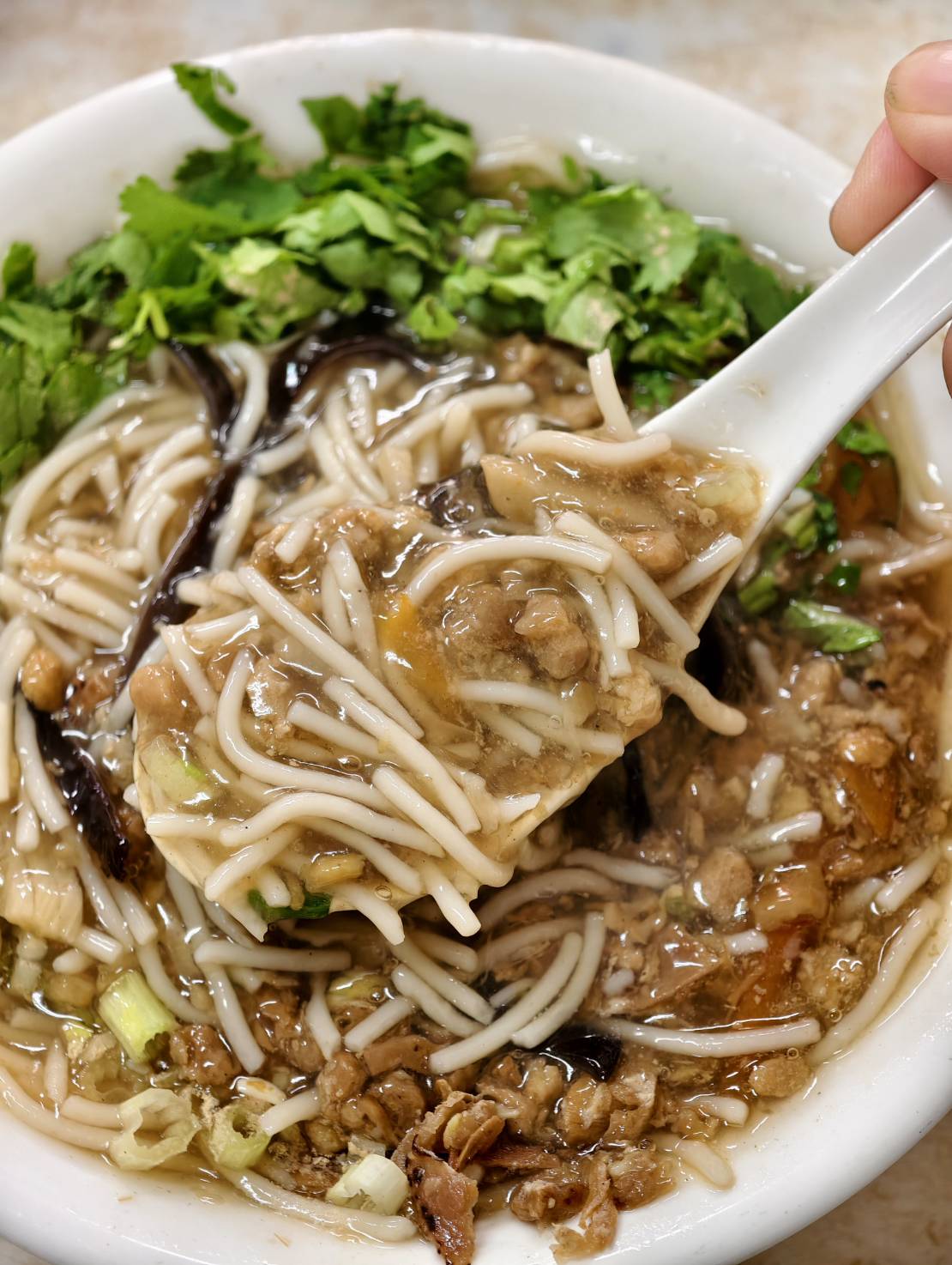 [花蓮早餐]華廈美而美德安店-現點現炒大份量炒麵，還有加厚肉排太犯規啦! 米粉羹、抓餅、法式吐司必須吃起來