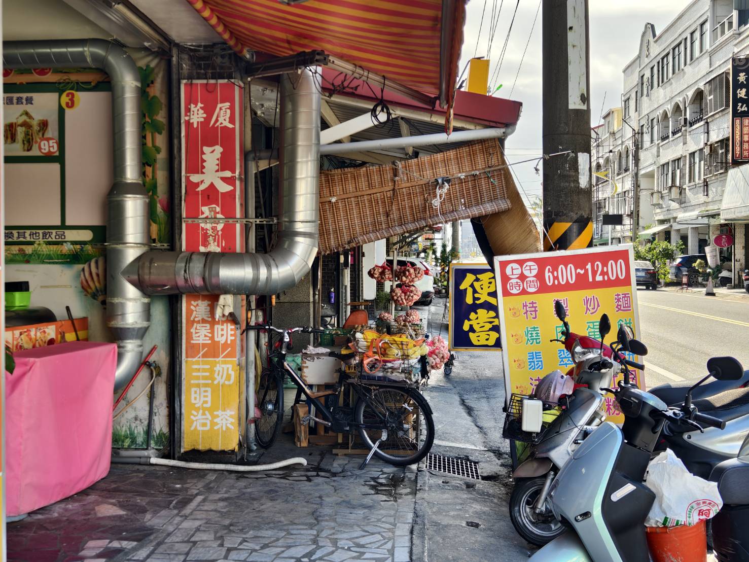 [花蓮早餐]華廈美而美德安店-現點現炒大份量炒麵，還有加厚肉排太犯規啦! 米粉羹、抓餅、法式吐司必須吃起來