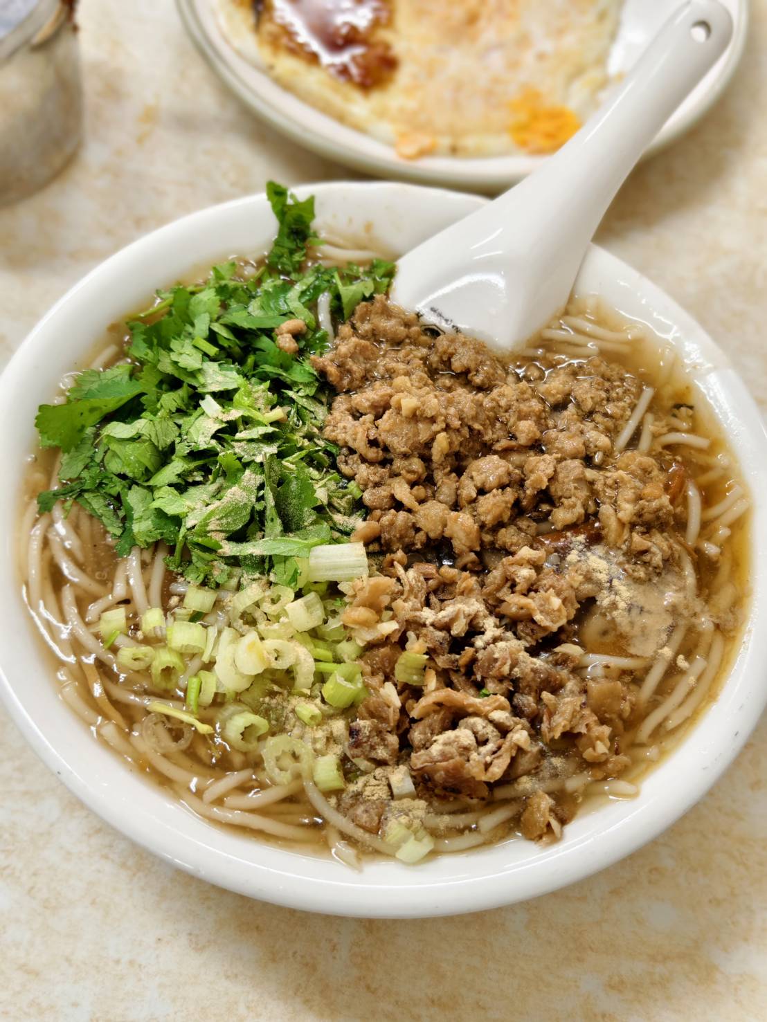 [花蓮早餐]華廈美而美德安店-現點現炒大份量炒麵，還有加厚肉排太犯規啦! 米粉羹、抓餅、法式吐司必須吃起來