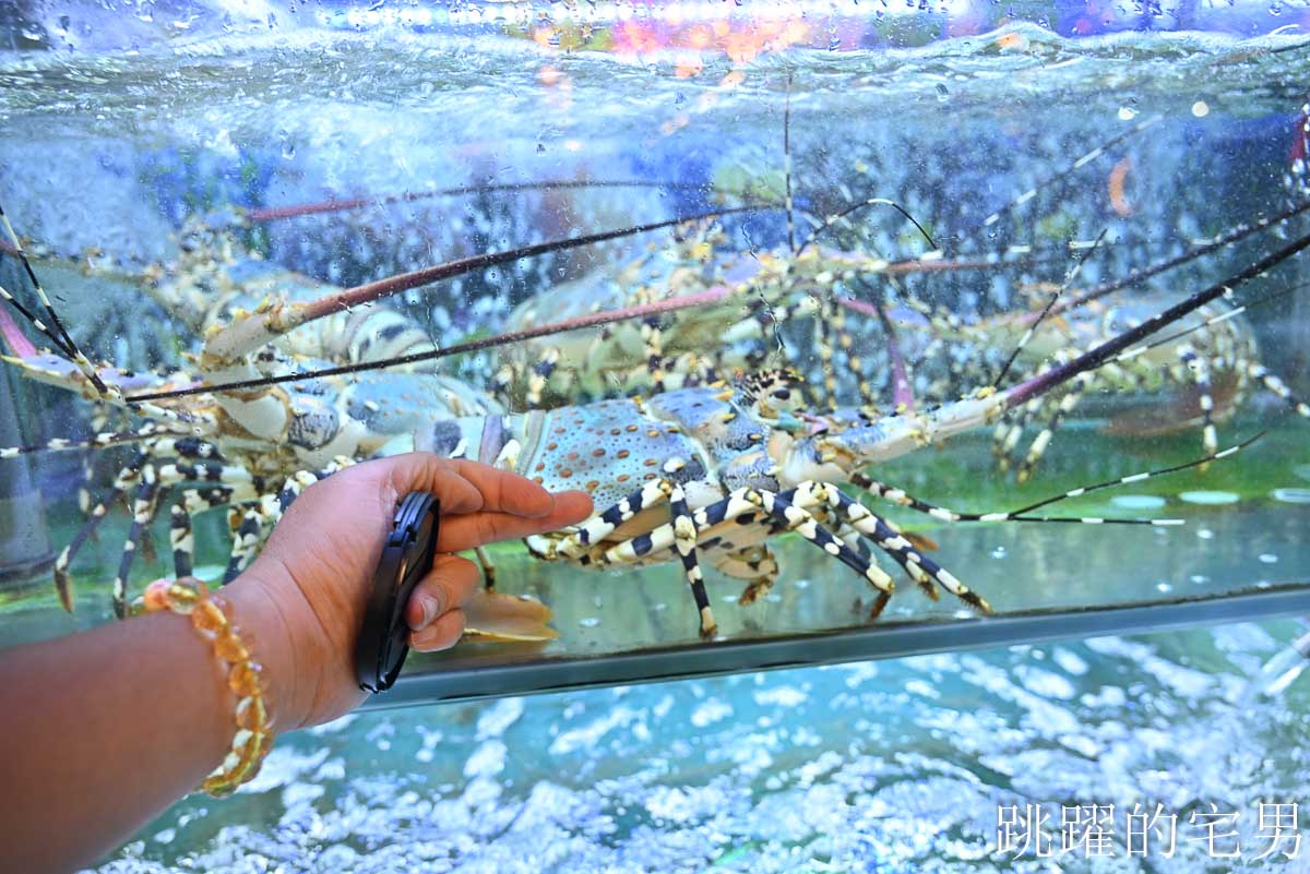 [沙巴海鮮餐廳]ITCC沙巴海鮮樓-巨大亞庇海鮮盆奶油龍蝦、金沙螃蟹味道也太鮮美了! 椰香布丁完美結尾，必吃馬來西亞海鮮，沙巴美食推薦