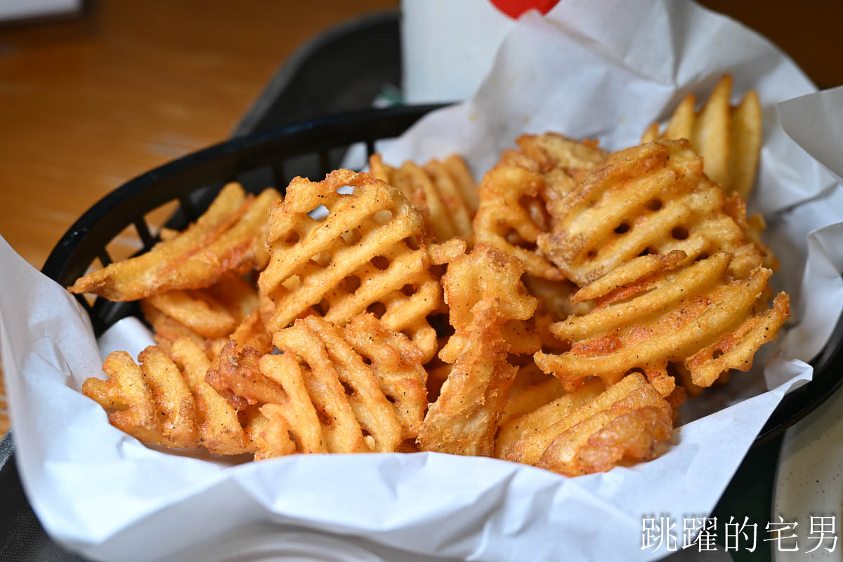 [沙巴亞庇美食推薦]BORENOS Fried Chicken-沙巴24小時炸雞店實測， 人氣爆棚的罪惡宵夜，亞庇炸雞也太香了吧，還有炸全雞