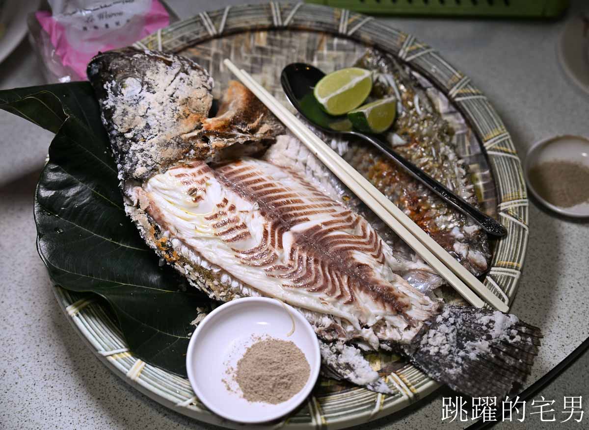 [花蓮美食]鼎園桶子雞餐廳-花蓮有包廂餐廳空間舒服，桶仔雞合菜、超好吃客家豆腐，居然還收藏行動郵局