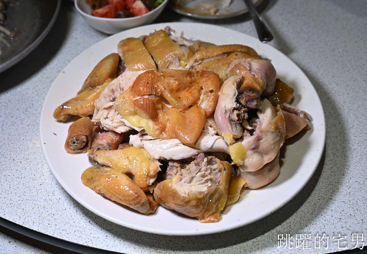 [花蓮美食]鼎園桶子雞餐廳-花蓮有包廂餐廳空間舒服，桶仔雞合菜、超好吃客家豆腐，居然還收藏行動郵局