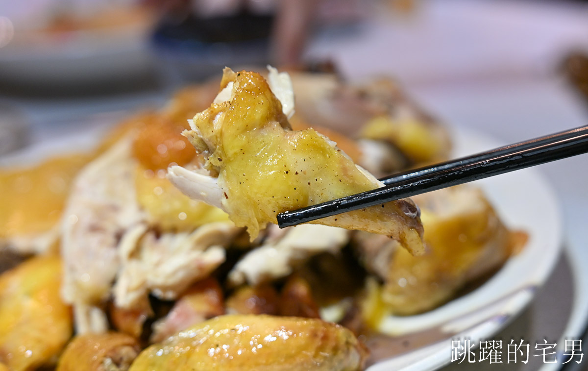 [花蓮美食]鼎園桶子雞餐廳-花蓮有包廂餐廳空間舒服，桶仔雞合菜、超好吃客家豆腐，居然還收藏行動郵局