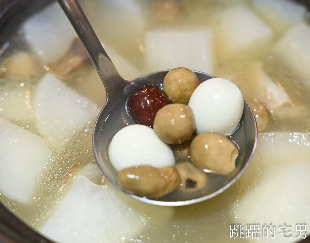 [花蓮美食]鼎園桶子雞餐廳-花蓮有包廂餐廳空間舒服，桶仔雞合菜、超好吃客家豆腐，居然還收藏行動郵局