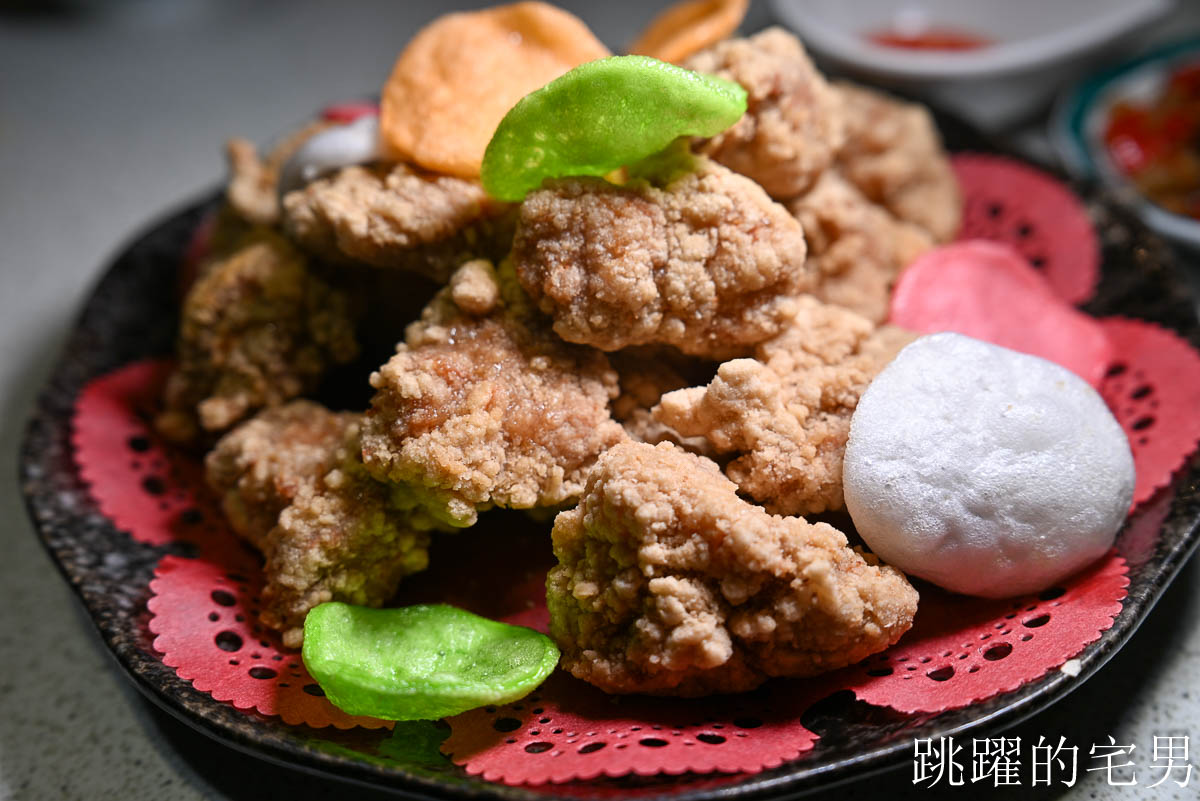 [花蓮美食]鼎園桶子雞餐廳-花蓮有包廂餐廳空間舒服，桶仔雞合菜、超好吃客家豆腐，居然還收藏行動郵局
