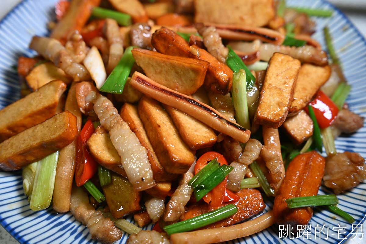 [花蓮美食]鼎園桶子雞餐廳-花蓮有包廂餐廳空間舒服，桶仔雞合菜、超好吃客家豆腐，居然還收藏行動郵局