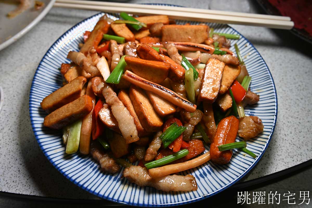 [花蓮美食]鼎園桶子雞餐廳-花蓮有包廂餐廳空間舒服，桶仔雞合菜、超好吃客家豆腐，居然還收藏行動郵局