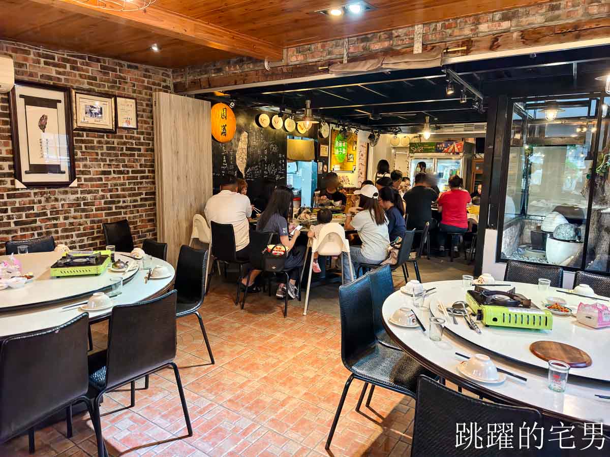 [花蓮美食]鼎園桶子雞餐廳-花蓮有包廂餐廳空間舒服，桶仔雞合菜、超好吃客家豆腐，居然還收藏行動郵局