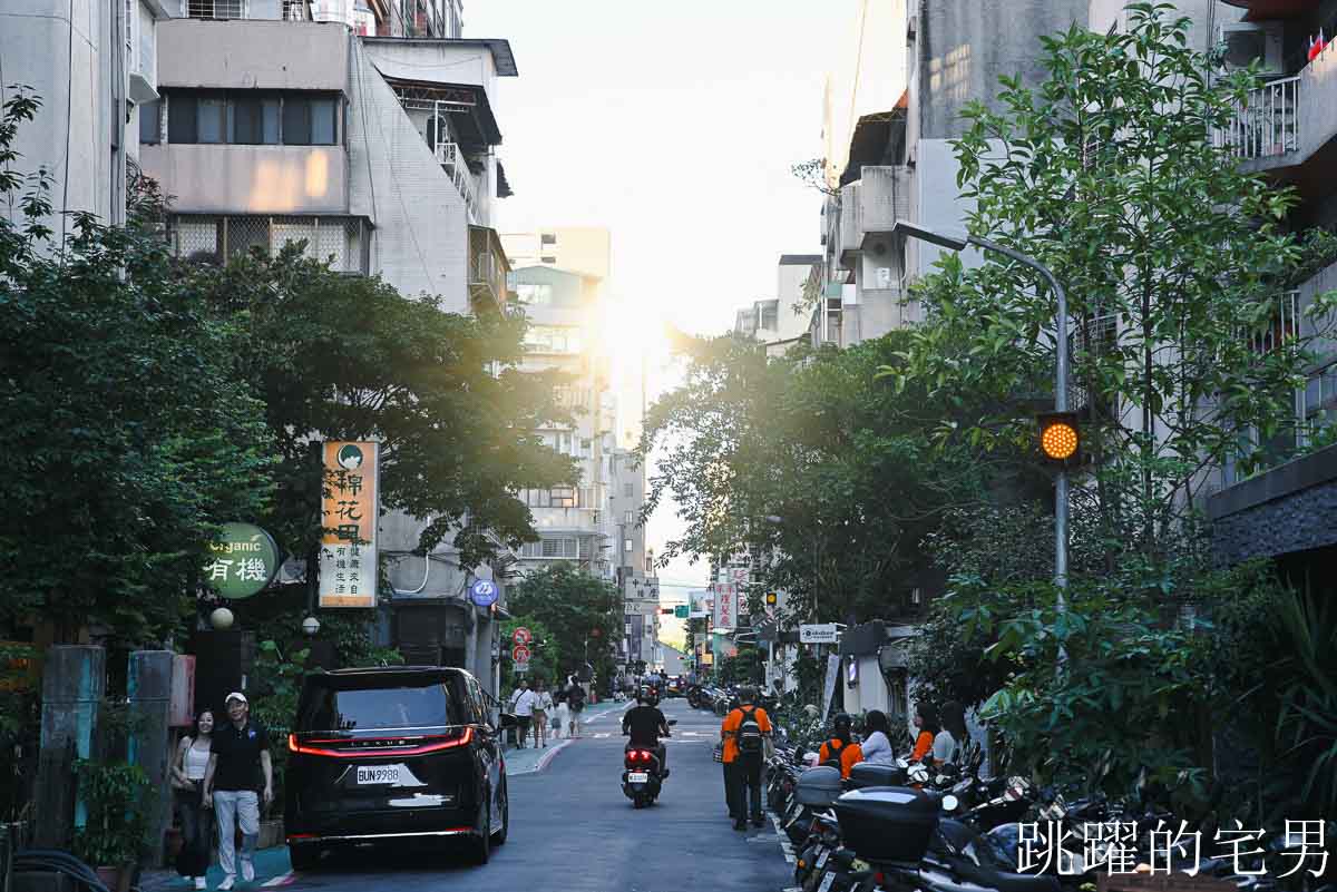 [南村私廚小酒棧]連續三年台北米其林推薦私廚眷村菜，近期內吃過最好吃油飯，野生烏魚子、紅燒溫體牛腩，長豆排骨湯，訂製素食宴席，忠孝敦化聚會餐廳