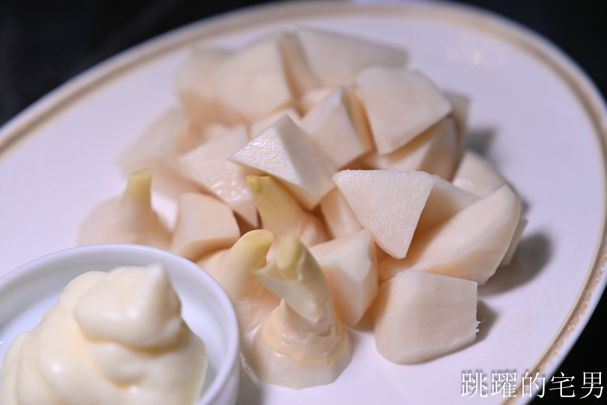 [南村私廚小酒棧]連續三年台北米其林推薦私廚眷村菜，近期內吃過最好吃油飯，野生烏魚子、紅燒溫體牛腩，長豆排骨湯，訂製素食宴席，忠孝敦化聚會餐廳