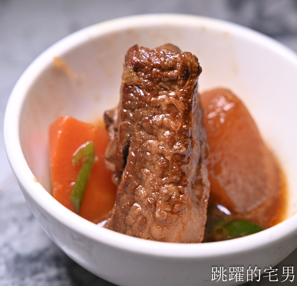 [南村私廚小酒棧]連續三年台北米其林推薦私廚眷村菜，近期內吃過最好吃油飯，野生烏魚子、紅燒溫體牛腩，長豆排骨湯，訂製素食宴席，忠孝敦化聚會餐廳