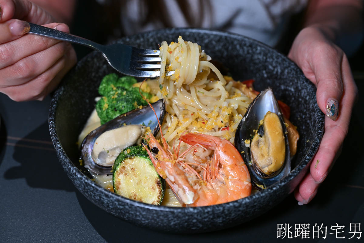 [信義區餐酒館]Oscar Lounge-台北101旁酒吧質感品飲、必點氮氣芥末醬薯條，現場LIVE氣氛超好