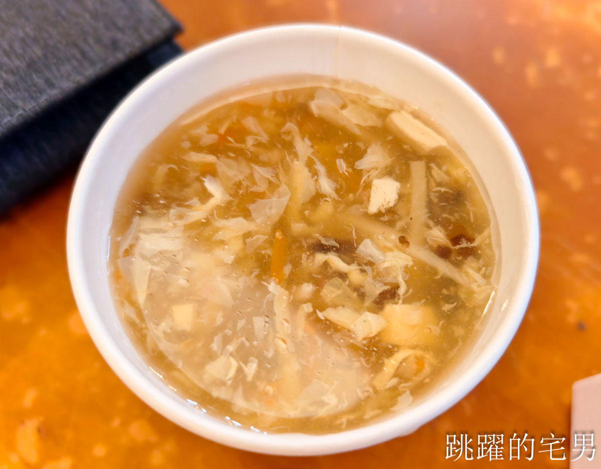 [花蓮美食]建國路東池池上飯包-花蓮便當推薦厚切燒肉又酥又香、控肉，大片排骨飯好吃