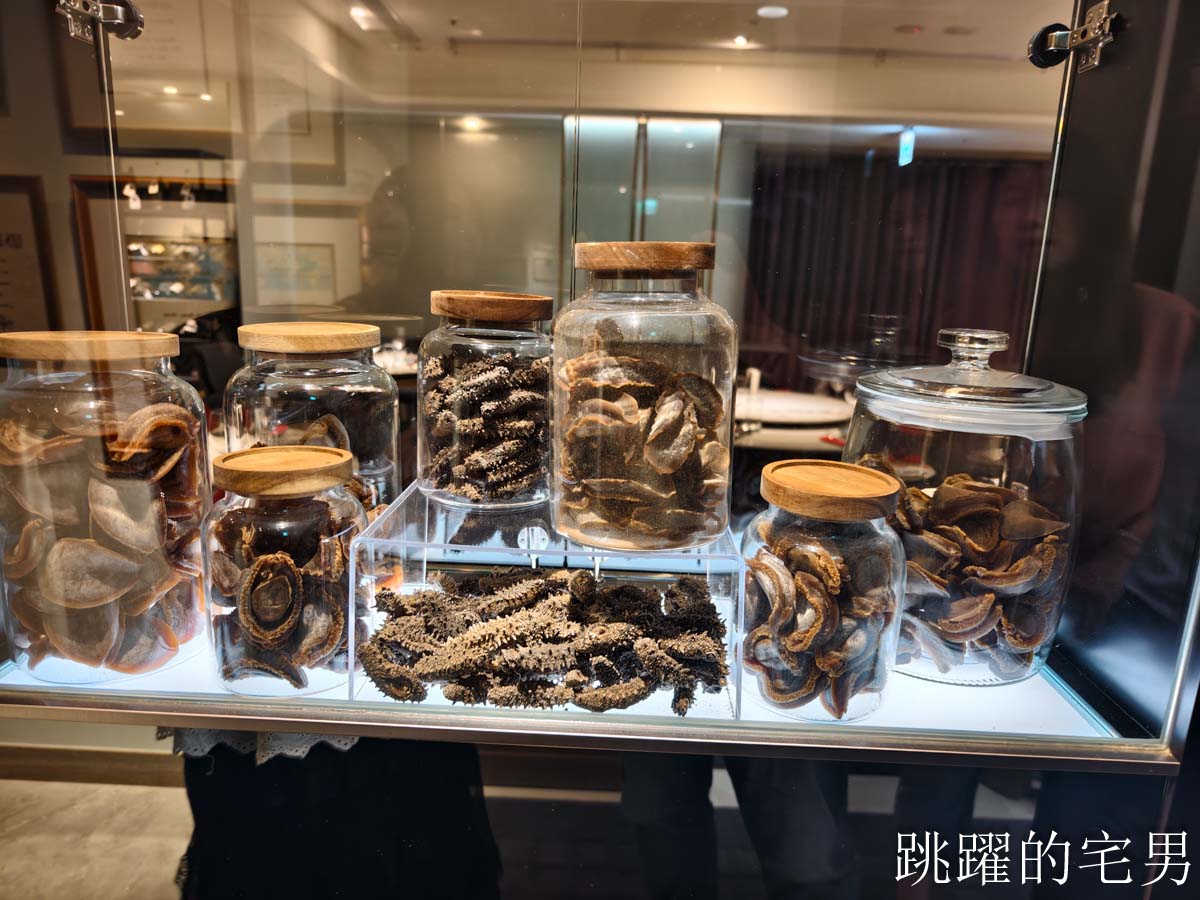 [小巨蛋美食]麟聚Lin Ju Modern Chinese Cuisine-台北米其林推薦粵菜推出中午10人15000元+10%還有包廂，28天金牌脆嫩小乳鴨、野生大虎蝦超級好吃，台北粵菜推薦