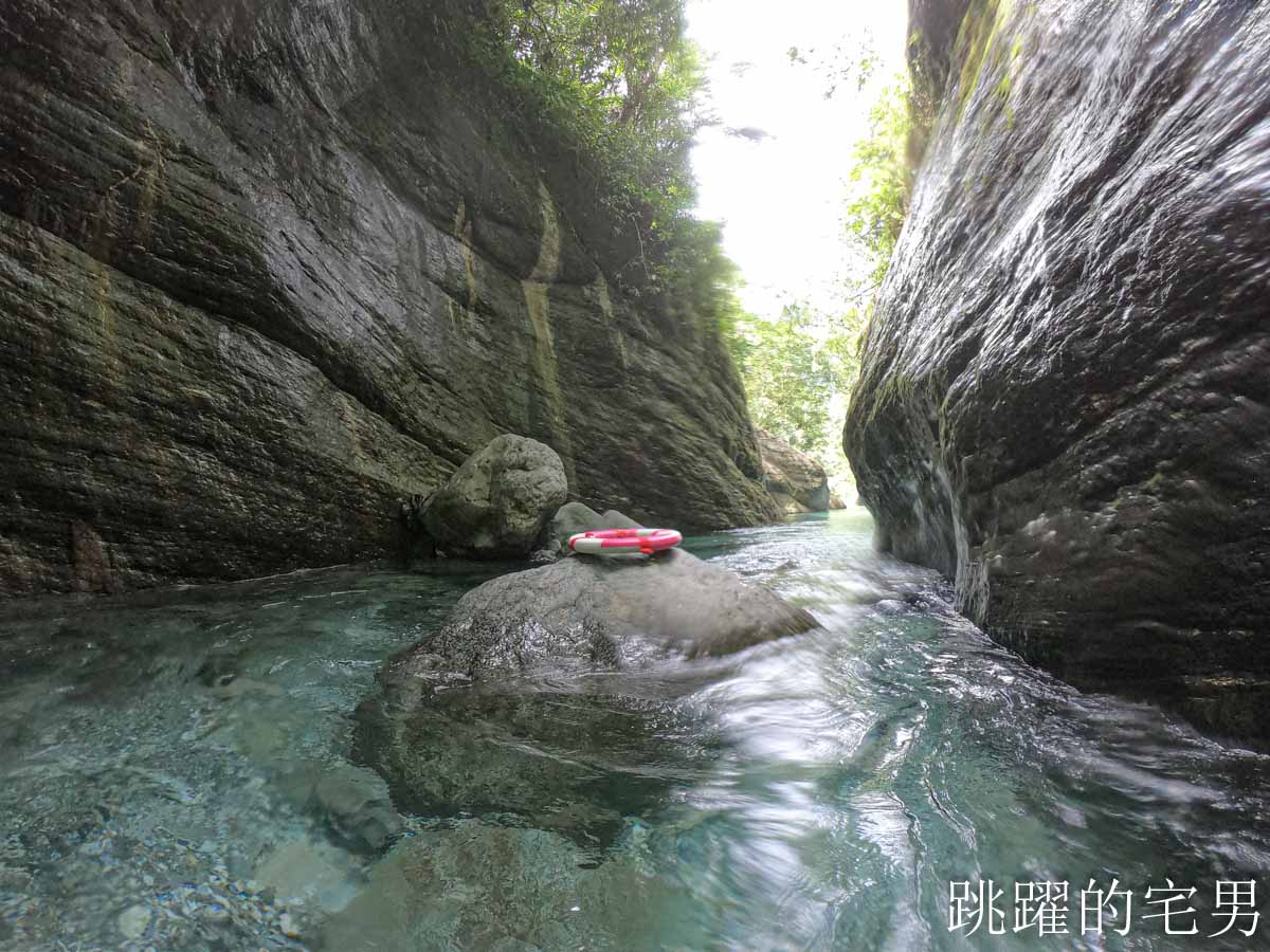 [壽豐景點]白鮑溪戲水點-花蓮秘境峽谷，湛藍溪水充滿神秘感，花蓮人溪邊玩水的好地方，白鮑溪親水園區，花蓮玩水景點推薦
