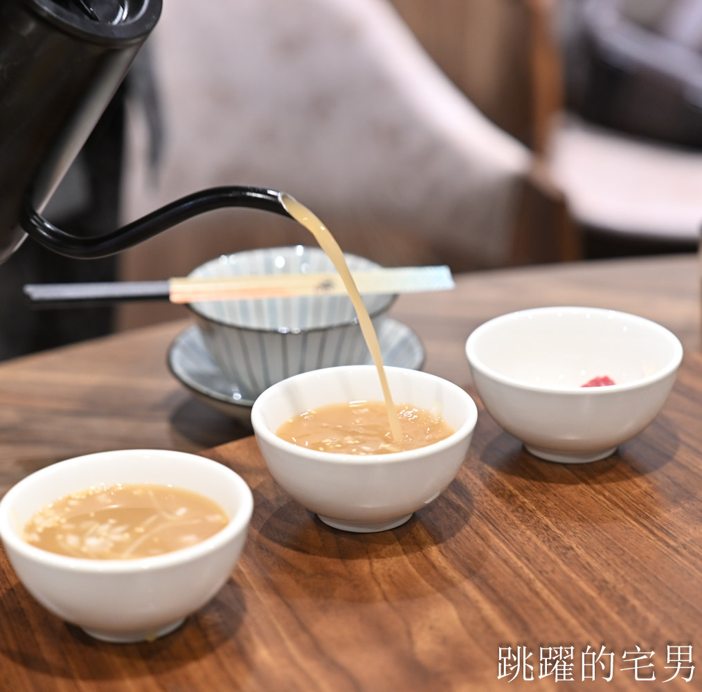 [民生社區美食推薦]潮牛殿溫體牛創意鍋物-橫膈膜小里肌越嚼越甜，獨特湯頭濃郁到就是拉麵湯，還能免費加，熱炒商午通通有，台北溫體牛火鍋推薦厚白牛骨鍋