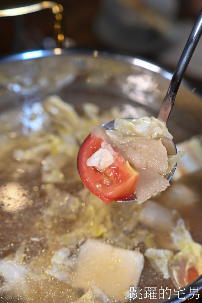 [民生社區美食推薦]潮牛殿溫體牛創意鍋物-橫膈膜小里肌越嚼越甜，獨特湯頭濃郁到就是拉麵湯，還能免費加，熱炒商午通通有，台北溫體牛火鍋推薦厚白牛骨鍋