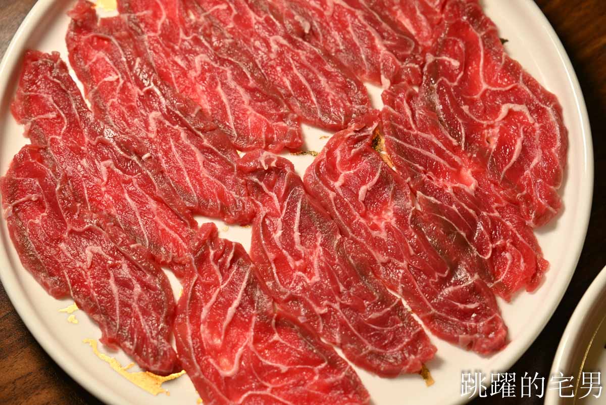 [民生社區美食推薦]潮牛殿溫體牛創意鍋物-橫膈膜小里肌越嚼越甜，獨特湯頭濃郁到就是拉麵湯，還能免費加，熱炒商午通通有，台北溫體牛火鍋推薦厚白牛骨鍋