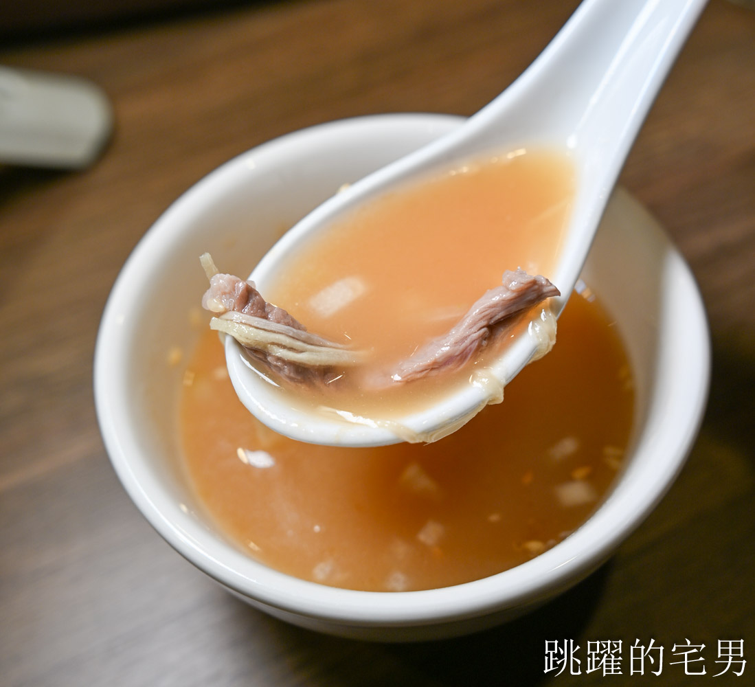 [民生社區美食推薦]潮牛殿溫體牛創意鍋物-橫膈膜小里肌越嚼越甜，獨特湯頭濃郁到就是拉麵湯，還能免費加，熱炒商午通通有，台北溫體牛火鍋推薦厚白牛骨鍋