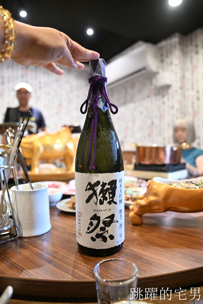 [民生社區美食推薦]潮牛殿溫體牛創意鍋物-橫膈膜小里肌越嚼越甜，獨特湯頭濃郁到就是拉麵湯，還能免費加，熱炒商午通通有，台北溫體牛火鍋推薦厚白牛骨鍋