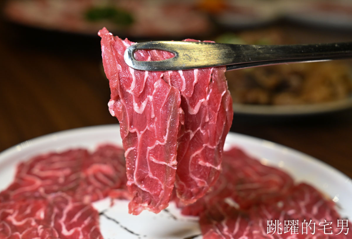 [民生社區美食推薦]潮牛殿溫體牛創意鍋物-橫膈膜小里肌越嚼越甜，獨特湯頭濃郁到就是拉麵湯，還能免費加，熱炒商午通通有，台北溫體牛火鍋推薦厚白牛骨鍋