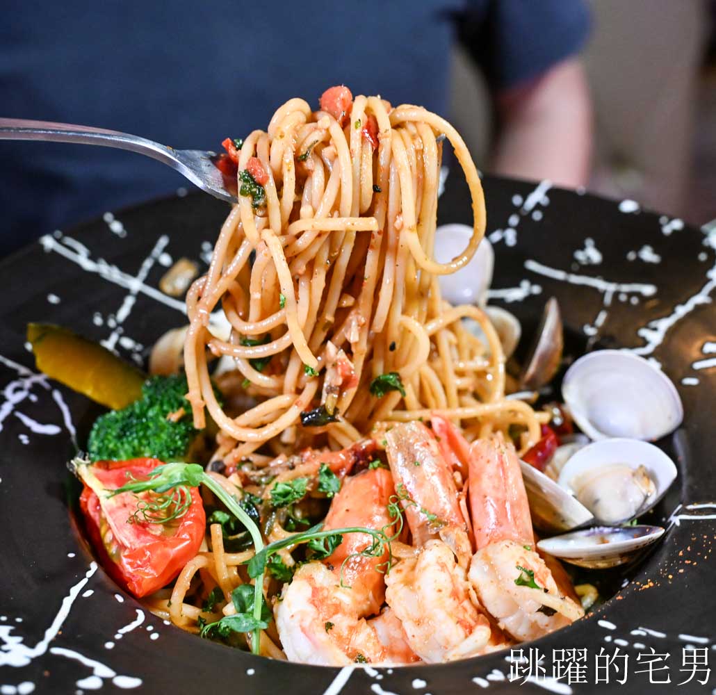 [花蓮玉里美食]臣佳立業餐酒館-玉里餐酒館烤雞好吃到令人驚艷 ! 超酒提拉米蘇必吃，海鮮煙花女義大利麵香辣十足