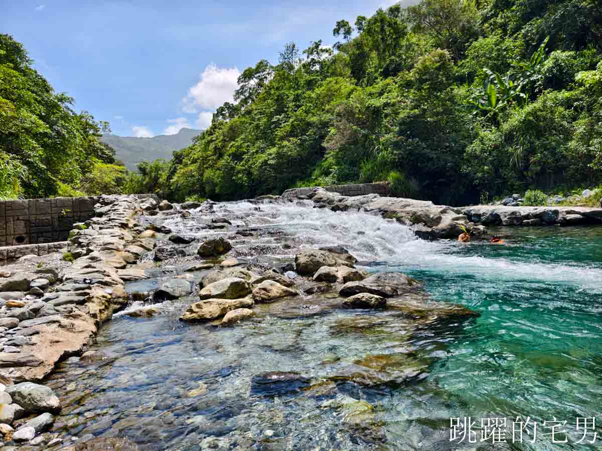 [壽豐景點]白鮑溪戲水點-花蓮秘境峽谷，湛藍溪水充滿神秘感，花蓮人溪邊玩水的好地方，白鮑溪親水園區，花蓮玩水景點推薦